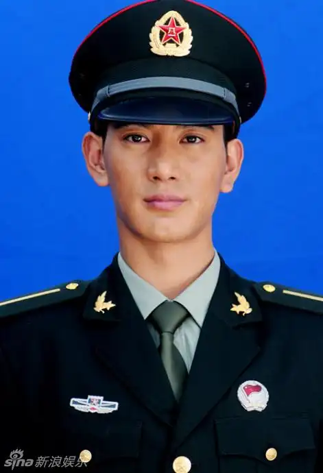 黄晓明陆毅邓超 盘点明星帅气军装造型(组图)