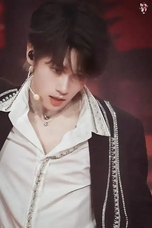 张真源来伊份品牌代言人##湖南卫视中秋之夜##今日星拍放送