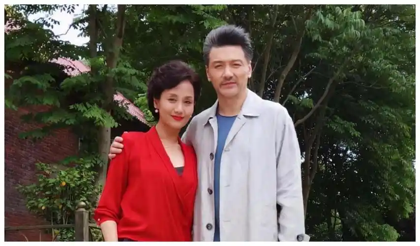 女儿是奥运冠军,54岁她才是真正人生赢家|李颖|张默|儿子_新浪新闻