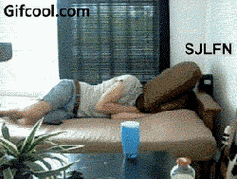 搞笑gif内涵图:让你丫睡,我有一万种方法叫醒你