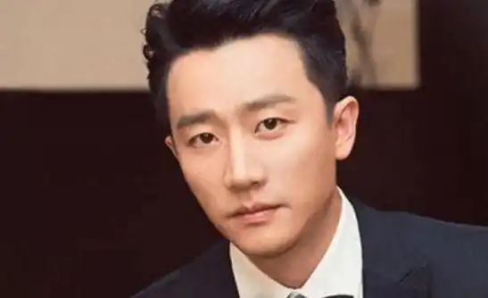 和蒋雯丽亲密照被扒从无人问津到名导宠儿央视都为他发声