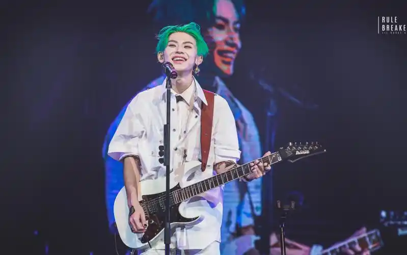 小鬼微博demo 聊天 介绍乐队