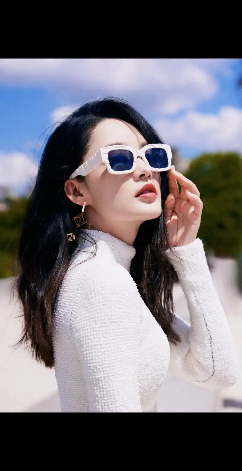 又美又飒 #写真 #高级感 #李沁 #高清图片沁沁子美美哒 - 抖音