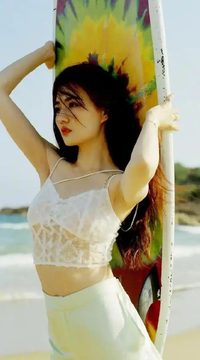 徐璐海滩写真大片 阳光,沙滩,释放时尚气息,尽享休闲时光.