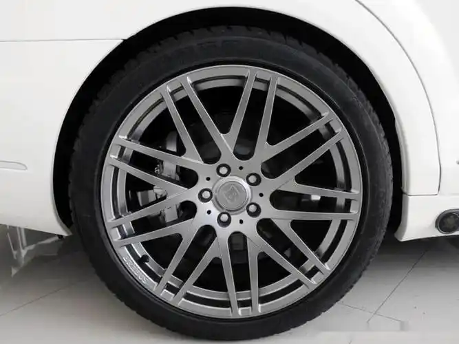 收藏巴博斯绝版车型全球仅售12台brabus60s龙年限量版