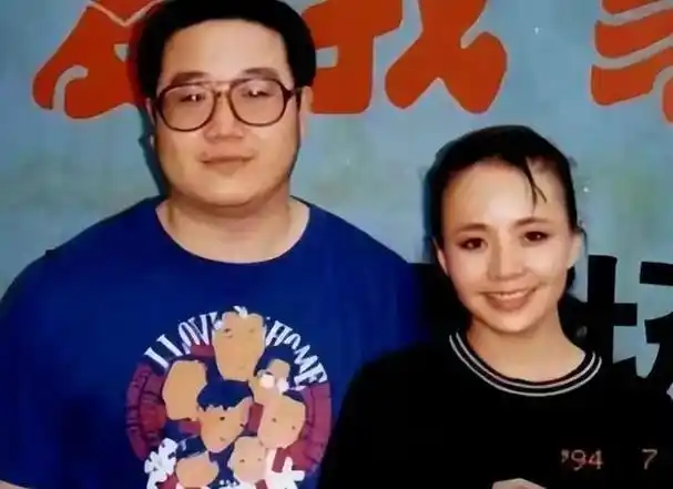 然后宋丹丹带着儿子巴图,赵玉吉带着女儿赵婷,组成了一个四口之家