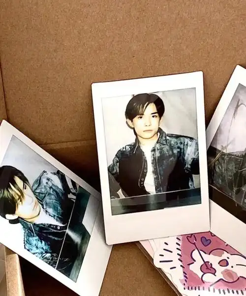 拍立得男孩易烊千玺