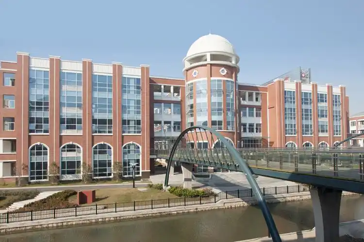 p>南通大学附属中学,简称"通大附中",地处 a target="_blank" href="