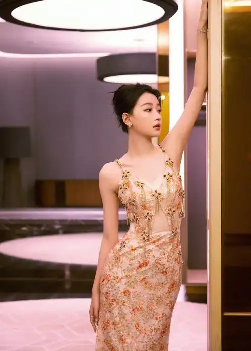 南孙不怡(81)  #孙怡#高开叉吊带长裙#孙怡96斤