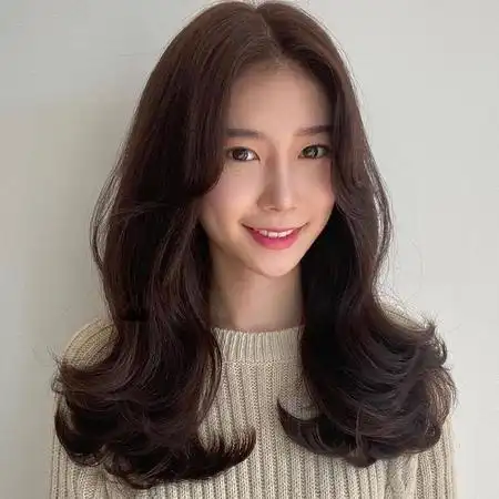 外卷短发发尾外c卷发是2021短曲发发型的热门款式,不怕会显老又具有