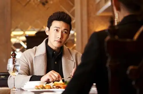 由陈铭章导演,陆毅,郭采洁,炎亚纶,艾晓琪联袂主演的美食治愈爱情剧