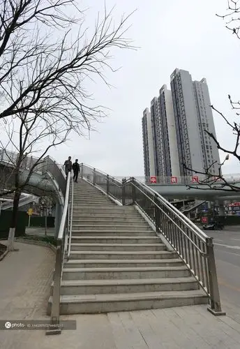 独家贵阳建x形天桥市民过马路8方向统统直达