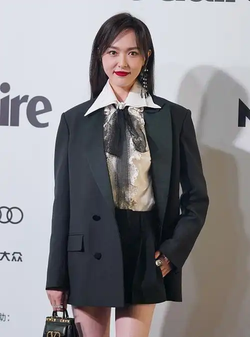 唐嫣婚后风格大变,不再是傻白甜,穿红色西装知性优雅|知性|气质|唐嫣