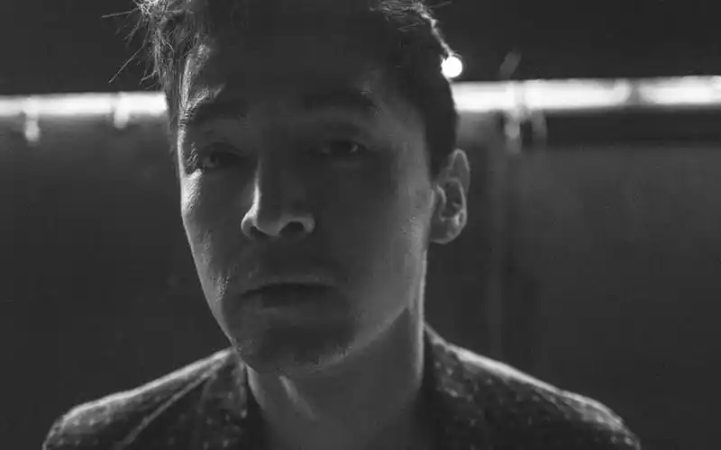 胡歌黑白气质大片桌面壁纸高清大图预览1600x1200_大陆明星下载_美桌