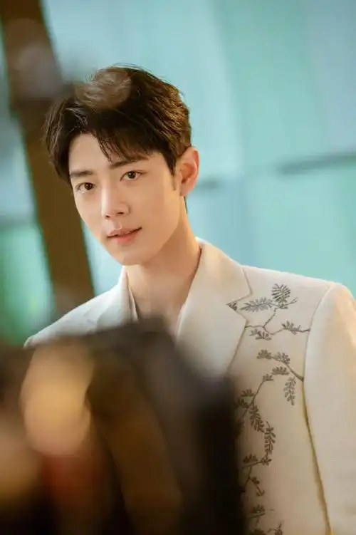 心相印贴贴～  春日妆造帅出了新高度#肖战把春天穿身上#  这一波太