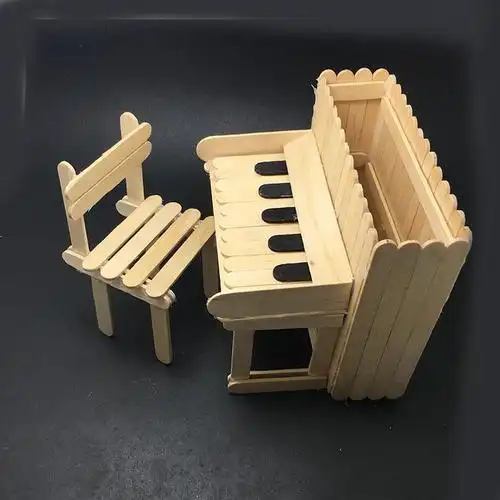 金明小学四七班第九小组废物利用作品展示