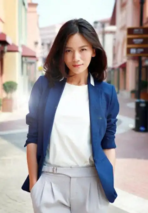 回顾曹曦文离婚后独自带女儿为孩子牺牲事业不后悔