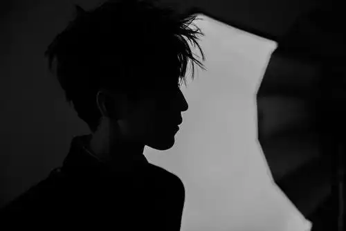 王俊凯侧颜杀登上网络热搜了,是怎么回事?