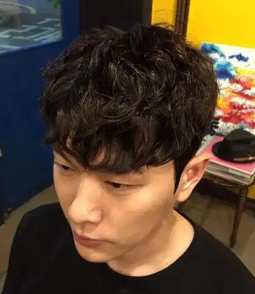 烫发发型男蓬松纹理烫,简单自然发烫发发型