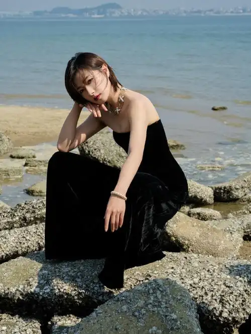 万茜超话#金鸡奖#朋友们的聚会就要开始了,准备出发@万茜造型:@the