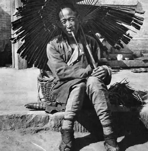 派谷老照片修复  老照片图库 >正文 民国初年,中国正处在内忧外患