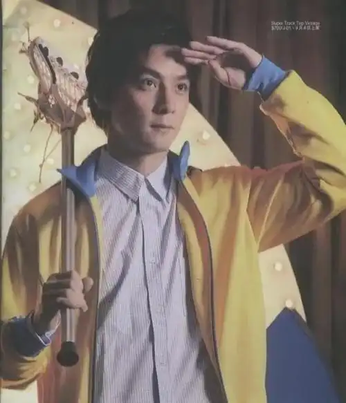 年轻时候的吴彦祖颜值也是公认的天花板,老了褪去了年少时期的青涩