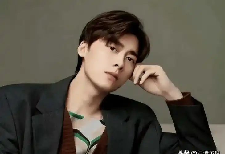 吴亦凡被曝出性侵多名女性,引发了全民的愤怒和谴责;李易峰则在被爆出