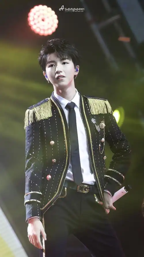 08.13 tfboys南京四周年演唱会 图源cr.logo