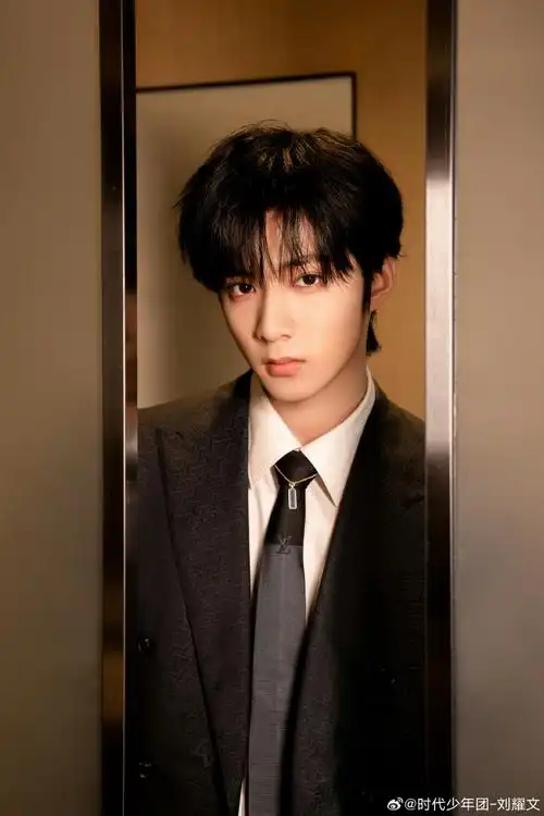 刘耀文楼间楼演唱会##刘耀文年度新人