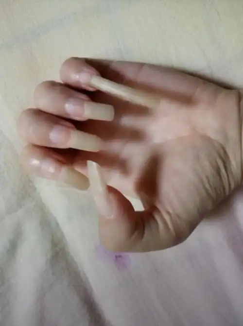 我是女生,今年26岁,喜欢留长指甲,你们觉得怎么样,漂亮吗