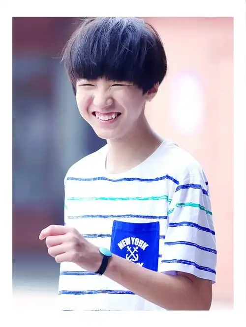 [tfboys][新闻]190301 虎牙少年王俊凯,笑容治愈满分