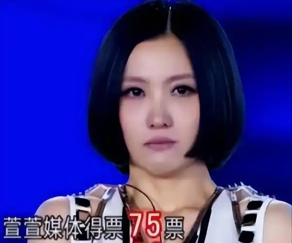 "歌坛一姐"那英:身家百亿戴8位数戒指,逼刀郎退圈毁姚贝娜梦想