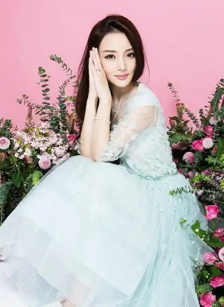 贾乃亮前女友曝光曾经劈腿嫁丑男如今30岁变大妈后悔莫及