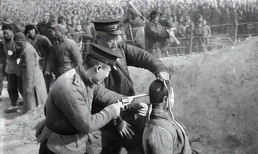 死刑枪决子弹要不要收费?第一枪打歪了怎么办,要补一枪吗?