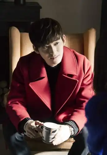 张翰《杉杉来了》霸道总裁剧照