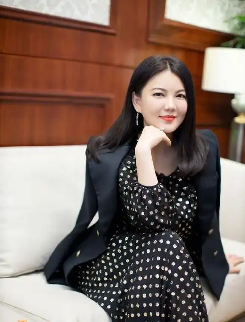 性感美女明星李湘妩媚优雅写真27