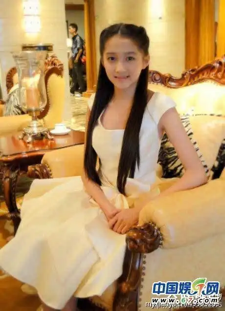 关于关晓彤16岁韩三平拍卖的配图及描述