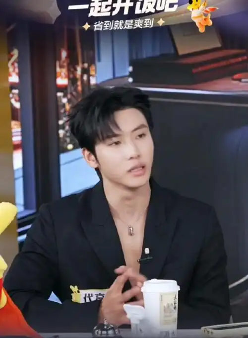 代总@代高政_赵总@赵弈钦作为美团神券节星推官