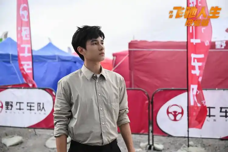 飞驰人生热爱篇,两个林臻东都很好,给张弛第二次人生_穿越_赛车_本体