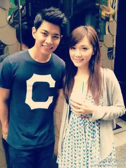 其中包括有初恋女友林芊妤(coffee),苟芸慧和汤洛雯,回复单身后,先后