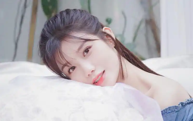 陈意涵蓝裙性感写真桌面壁纸