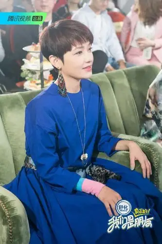 有一期节目,刘维演唱的一首《因为你是范晓萱》更是让她哭得一塌