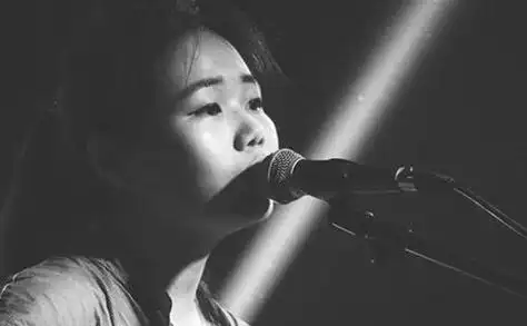 花粥的民谣新歌点赞量这么高,看谁还说她的词