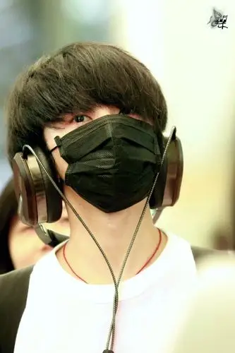 2015华晨宇广州出发 北京抵达_高清图片大全-爱豆app