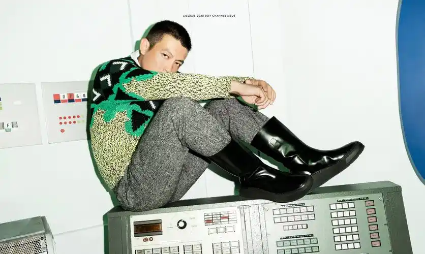 40岁陈冠希素颜登杂志封面寸头干练利落又有型