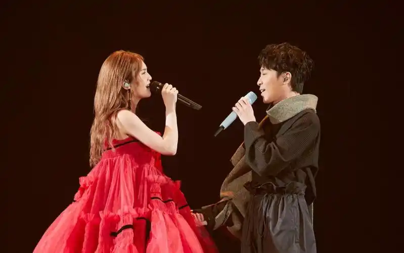 青峰即兴再创小吃版《青春住了谁》 杨丞琳狂被洗脑:我以后要怎么唱啊