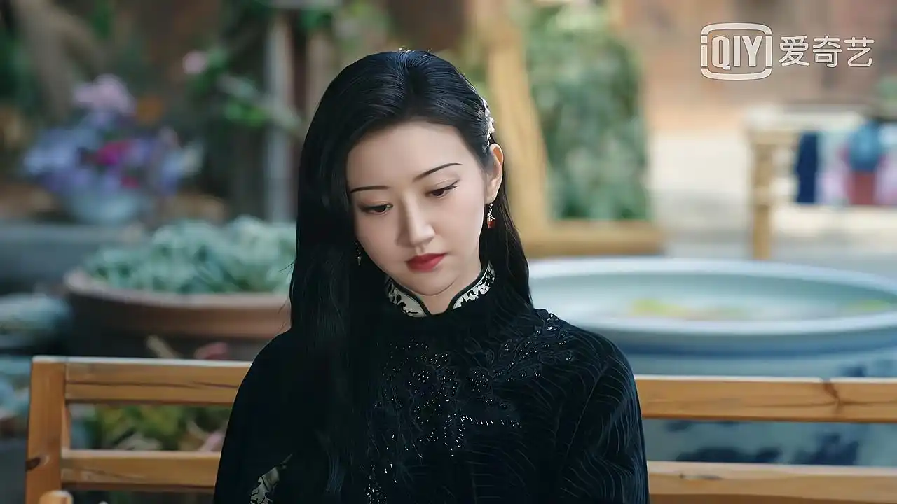 《司藤》播出,奇幻剧情给力,景甜民国旗袍造型惊艳了时光