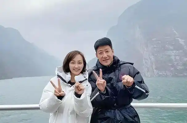 演员于震演技特别扎实,一婚遭前妻控诉,二婚后家庭幸福美满!