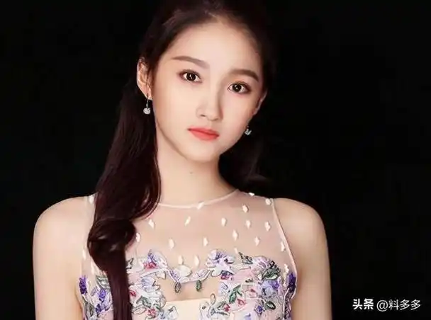 关晓彤资料,关晓彤资料个人资料介绍_简介