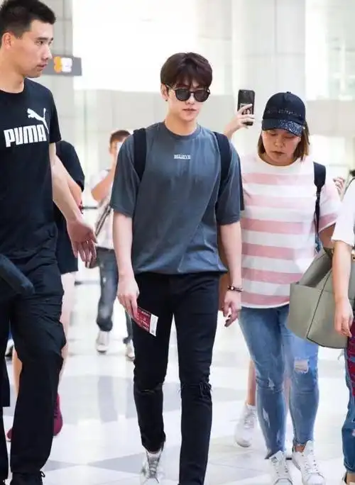 明星撞衫太离谱刘诗诗葛优关晓彤刘能杨幂腾格尔